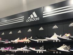 -阿迪达斯(澳门水坑尾街店)