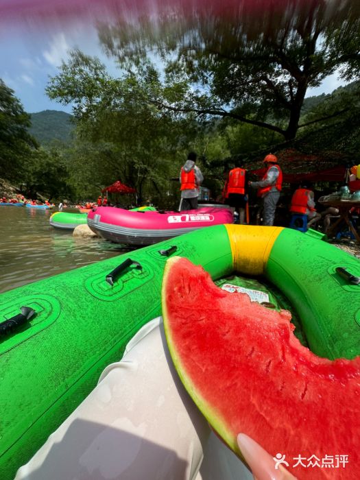 雅鲁激流探险漂流图片