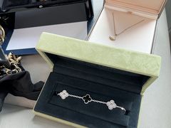 -聚云奢二手奢侈品黄金手表包包回收·中古店(三里屯总店)
