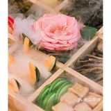 过分了！这家素菜火锅店会给仙女送花花，怎么这么加分🌷