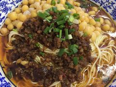-渝之汇牛肉豌杂面