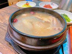 参鸡汤-朴大人炭烤·韩国料理(奥帆中心海尔洲际店)