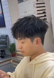 -海文先生国潮烫染男士理发馆