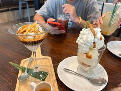 -Chom Cafe and Restaurant