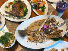 -Chom Cafe and Restaurant