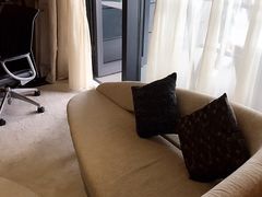 iphone_upload_pic-上海滴水湖皇冠假日酒店