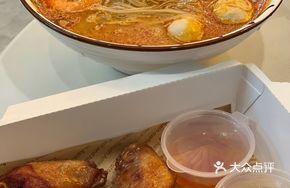 Garlic Chicken Wings with Banyan Sauce