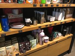 零售区-星巴克臻选(郑州国贸360广场店)