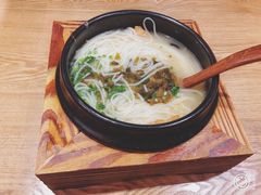 蒙自过桥米线-麦麦山云南菜(复地活力城店)