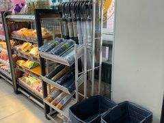 -全家便利店(江湾镇站店)