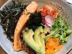煎三文鱼牛油果色拉-Wagas沃歌斯(北京君太百货店)