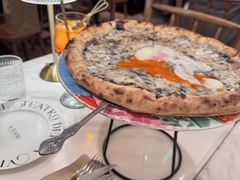 招牌黑松露温泉蛋披萨-IL TEATRO 精品意大利餐厅