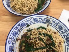 -渝之汇牛肉豌杂面