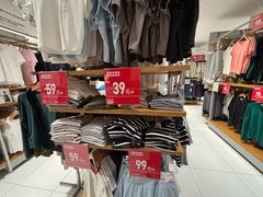 -优衣库(北京万柳华联购物中心店)