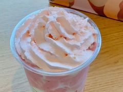 樱花莓莓胶原酸奶冻-瑞幸咖啡(深业中心大厦店)