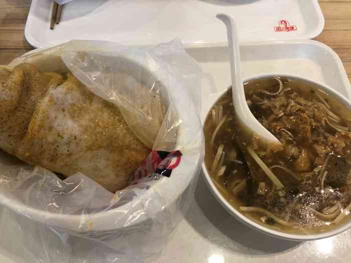 田三卷馍(时代广场店)-"作为一名地地道道的阜阳人,卷馍就是从小到.