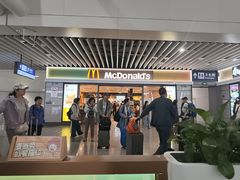 -麦当劳(上海虹桥站30B检票口楼上)