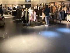 -URBAN REVIVO(济南领秀城贵和购物中心店)