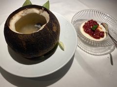 原只椰炖乌鸡汤-汤城小厨•粤菜•靓汤(金宝街店)
