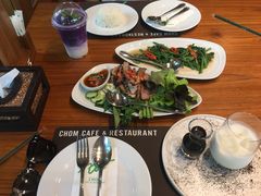-Chom Cafe and Restaurant