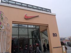 -NIKE上海青浦换季优惠店