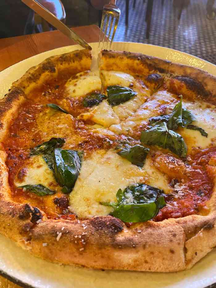 pizza bianca(万象城店)-"店铺的氛围很好,也很整洁,透过玻璃窗可以.