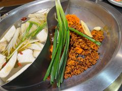 菌汤鸳鸯锅-沸炉重庆老火锅(军事博物馆店)