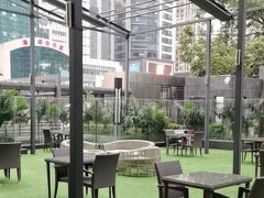 -深圳温德姆至尊酒店·大堂吧·户外花园