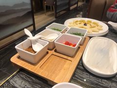 自助调料区-大渔小鲜火锅店