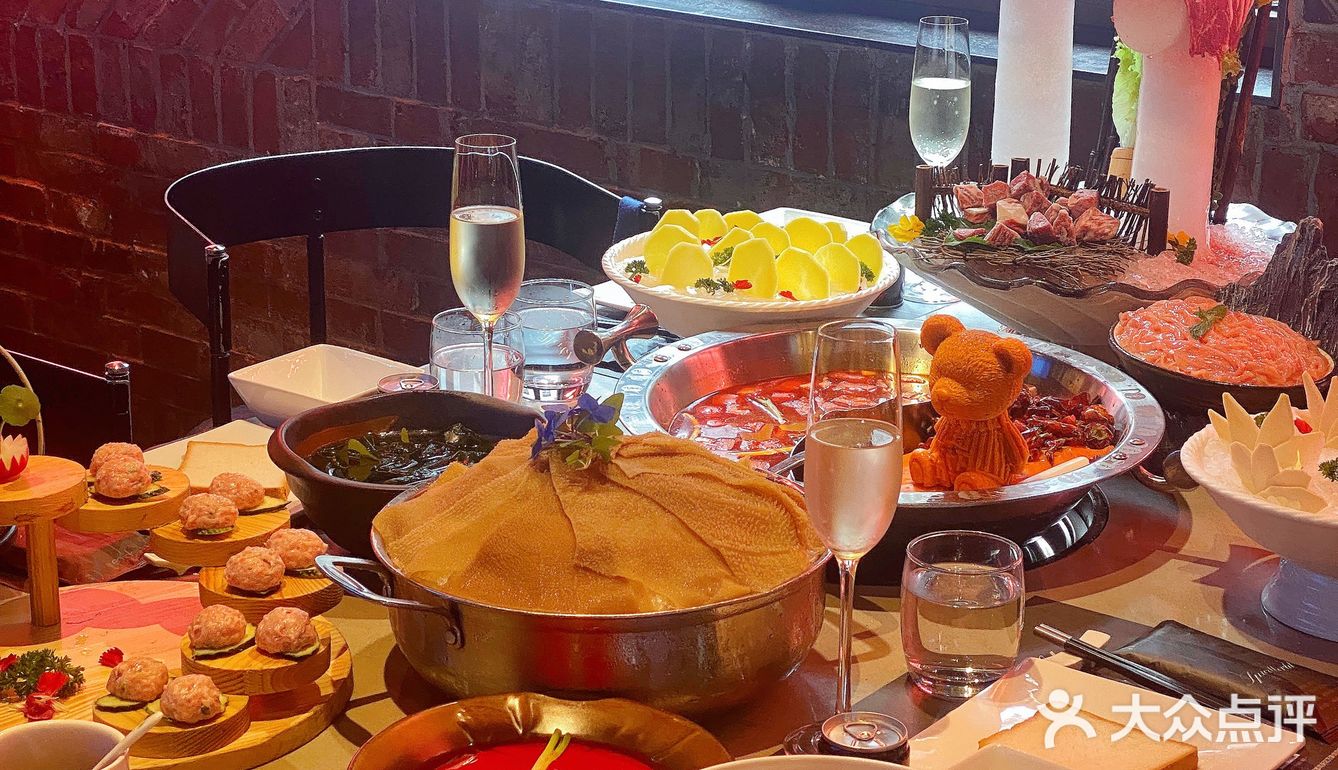 火锅配香槟🍾️有理说不清！就是爱💗