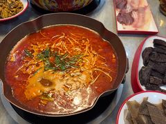 -毛辣果·贵州红酸汤牛肉火锅(西单店)