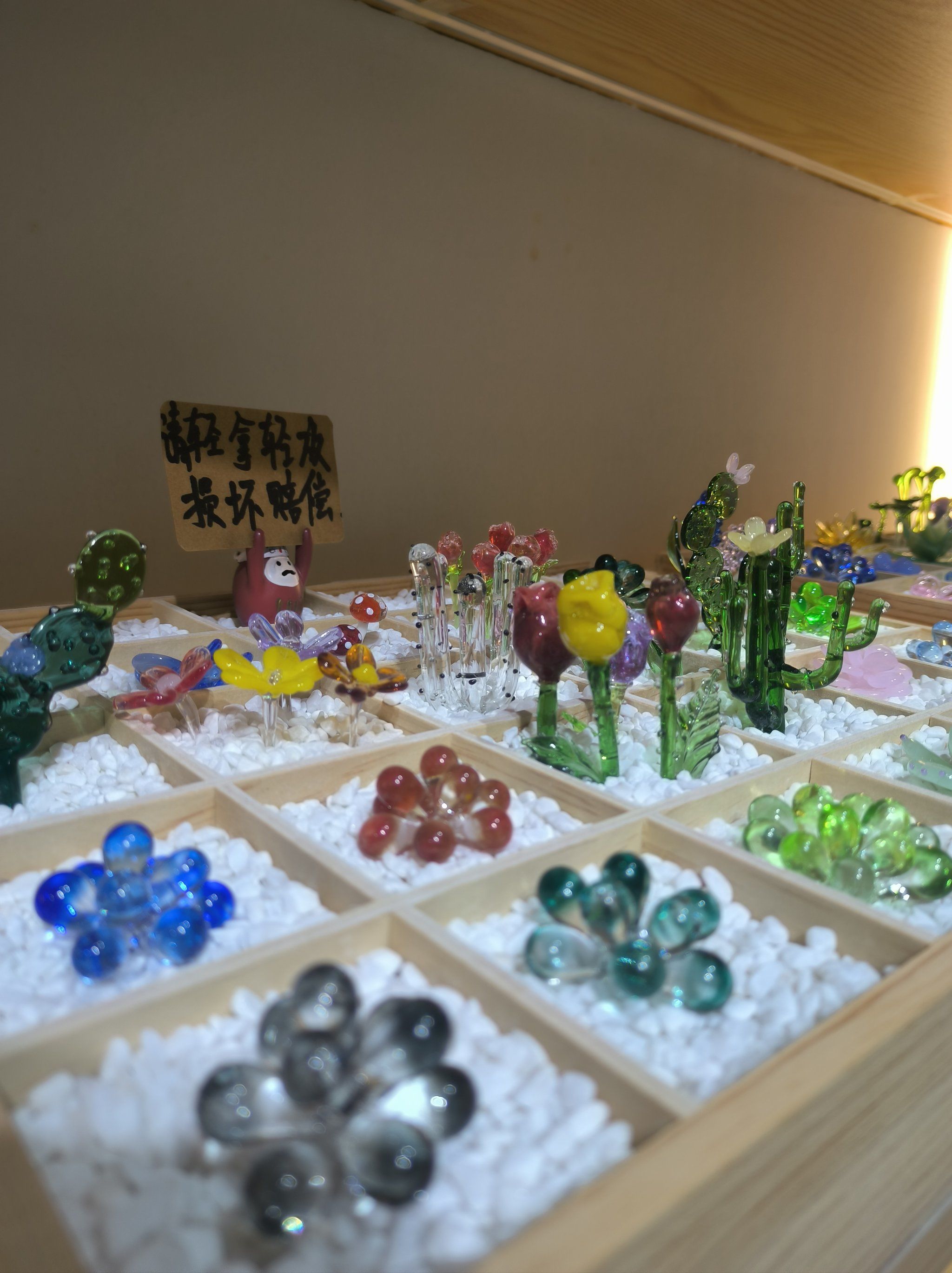 有得体验
玻璃棒在高温的转动下,一件一件作品缓缓制作成精美的作品