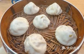 Black Pork and Water Chestnut Soup Dumplings