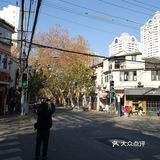 打卡不对称袜子店