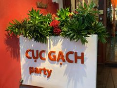 -Cuc Gach Quan Restaurant