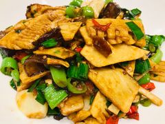 -鑫巴蜀小镇 · 水煮鱼专研店(玉桥店)