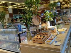 -大中华希尔顿酒店-念自助餐·嗨啤·小龙虾