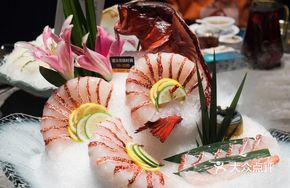 Red Eastern Star Perch Presentation