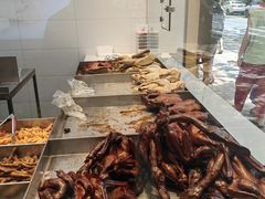 -狗撵鸭(泰山公寓店)