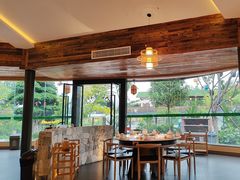 -茅草房·河畔园林火锅