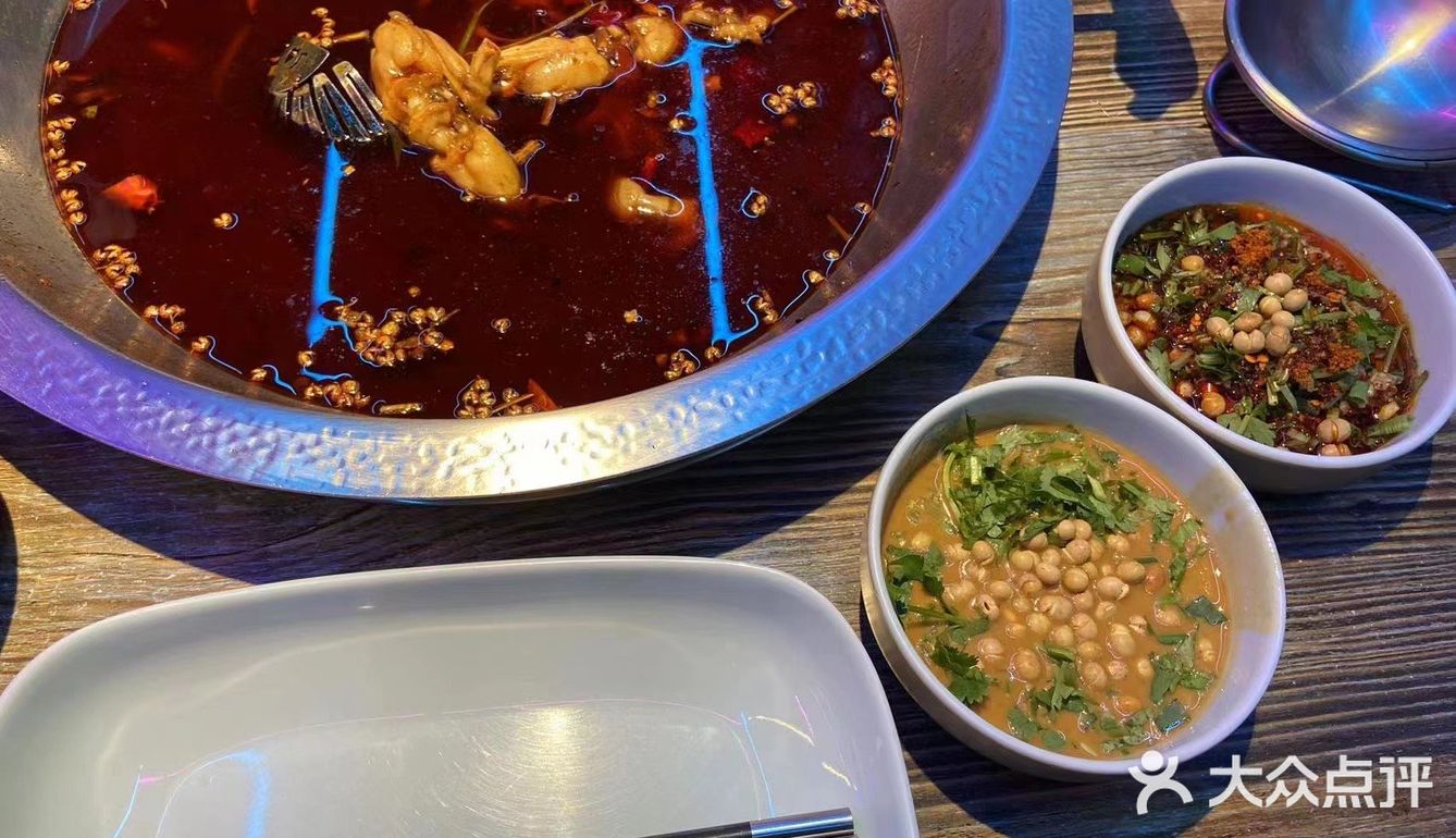 肥美。对了，小料台还有自助的水果，走时吃的好饱好饱