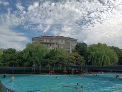 -小海豚国际游泳培训中心(松江九亭店)