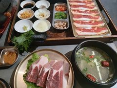 -围炉肉舍•炭烤活鳗•丹东海鲜烤肉(步行街店)