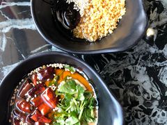 芝麻炸蒜蚝油香油碟、辣油麻酱碟-潮汕美牛肉丸火锅店(天宁寺店)