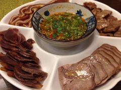 -山珍王国·云南野生菌石锅鱼