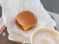 -麦当劳(上海虹桥站30B检票口楼上)