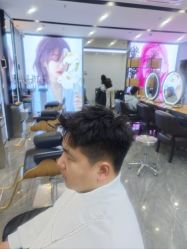 -藤野造型烫染·漂发