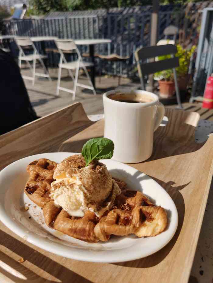 up up coffee-"打电话问了这家咖啡厅是否有天台的座位,小.