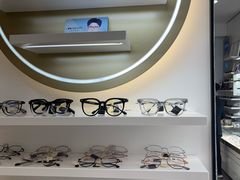 -美式眼镜·授权蔡司.依视路.尼康.豪雅.明月(南翔印象城店)