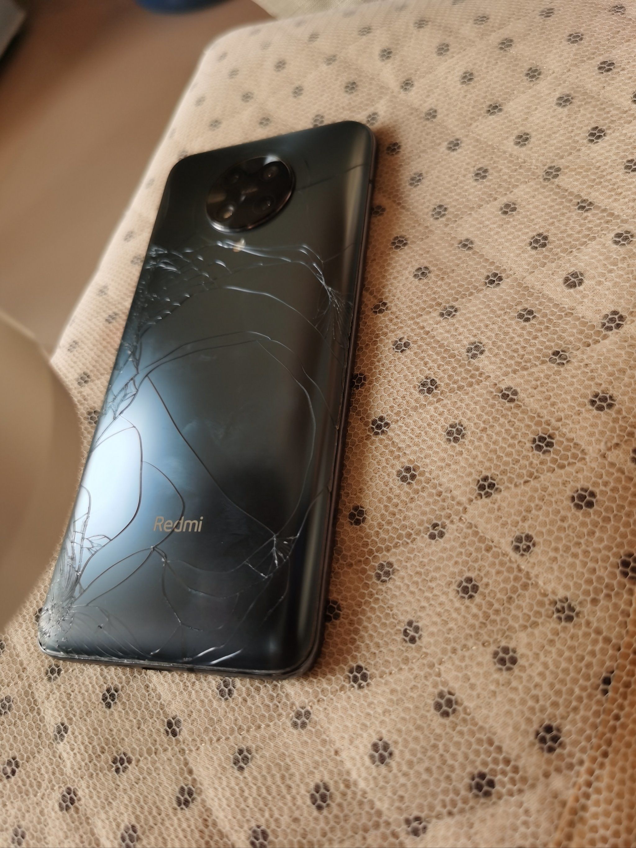 前段时间手机哦玻璃后盖摔碎了,最近两天又充不进去电,测试发现是k30